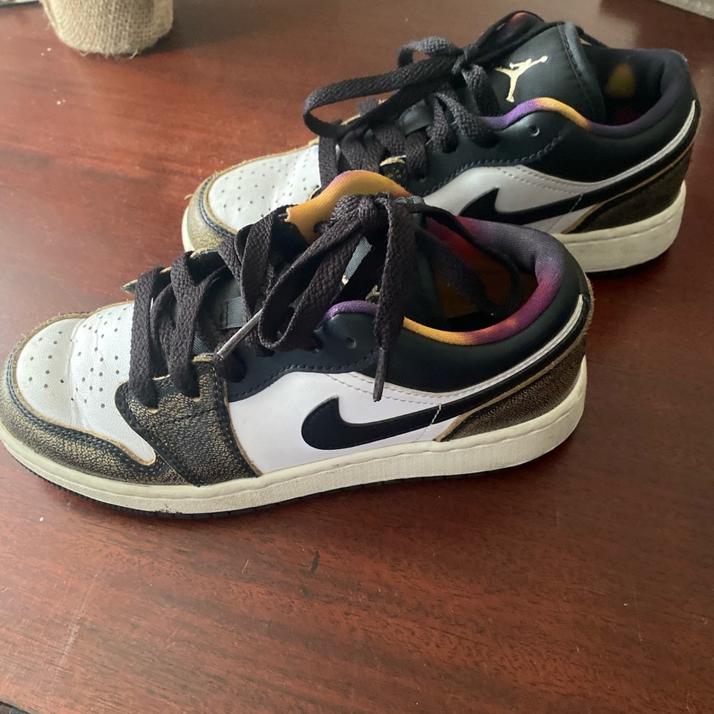 Boys Nike air Jordan. Size 3.5